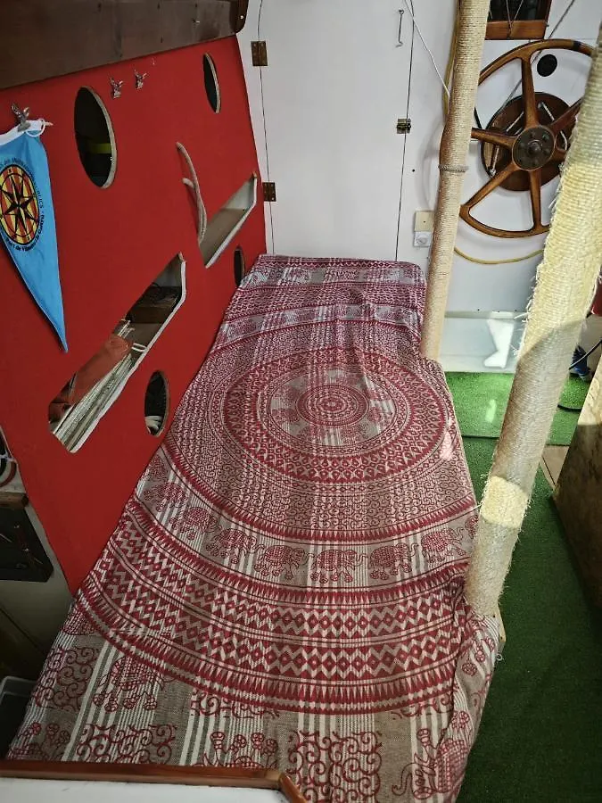 比利亚努埃瓦-赫尔特鲁 Boat Sitges Experience酒店 0*,  西班牙