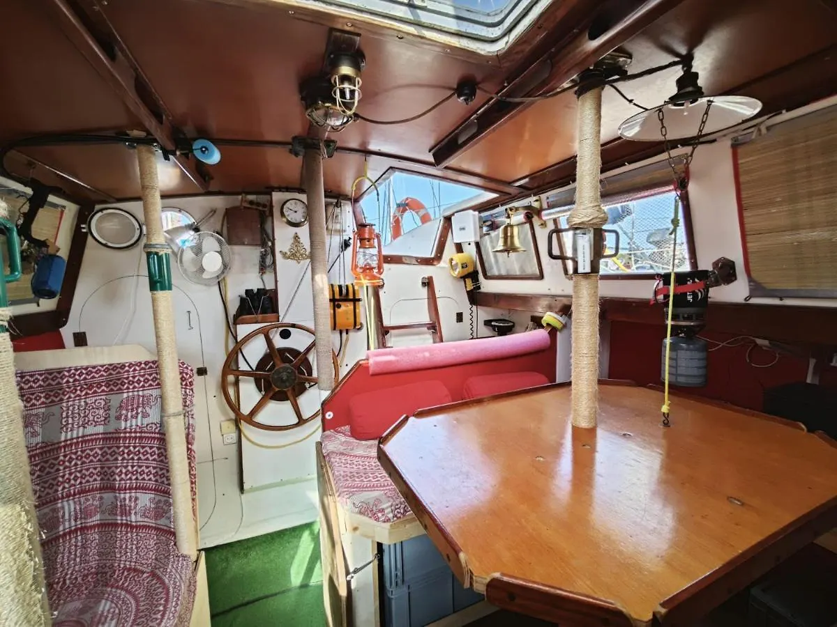 比利亚努埃瓦-赫尔特鲁 Boat Sitges Experience酒店