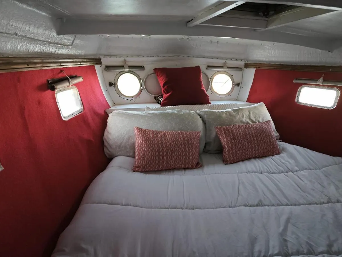 Отель Boat Sitges Experience Виланова-и-ла-Желтру 0*,